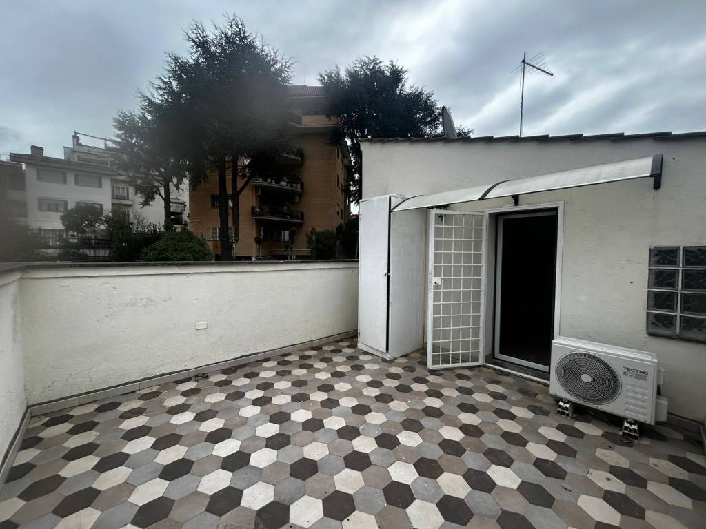 appartamento in vendita a Roma in zona Tor di Quinto