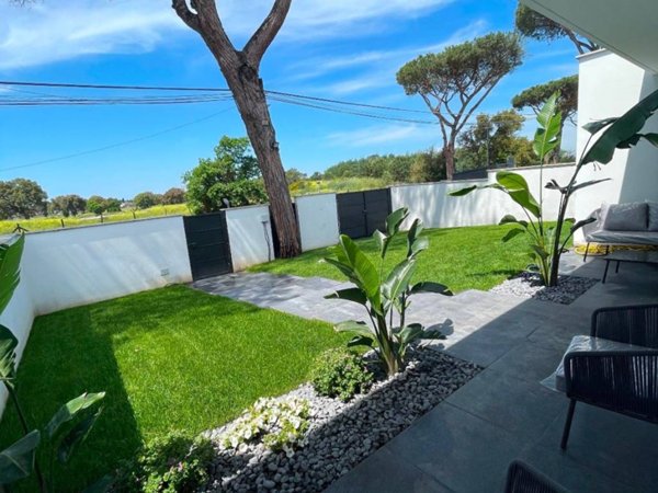 casa indipendente in vendita a Roma in zona Casal Palocco