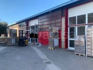 locale commerciale in vendita a Roma in zona Romanina