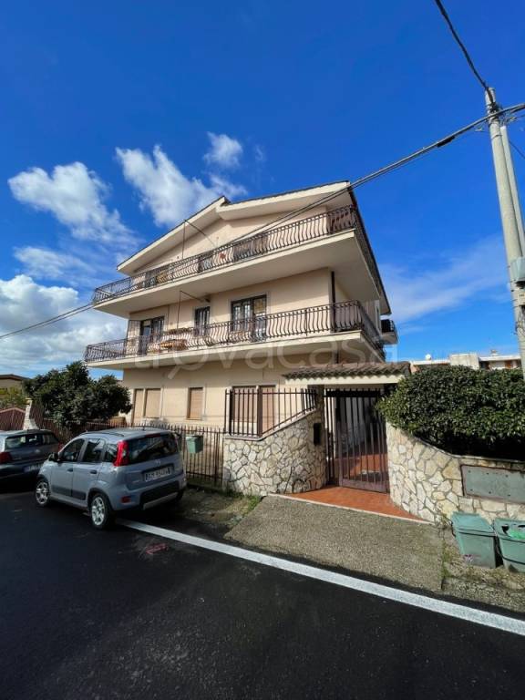 appartamento in vendita a Roma in zona Giardini di Corcolle