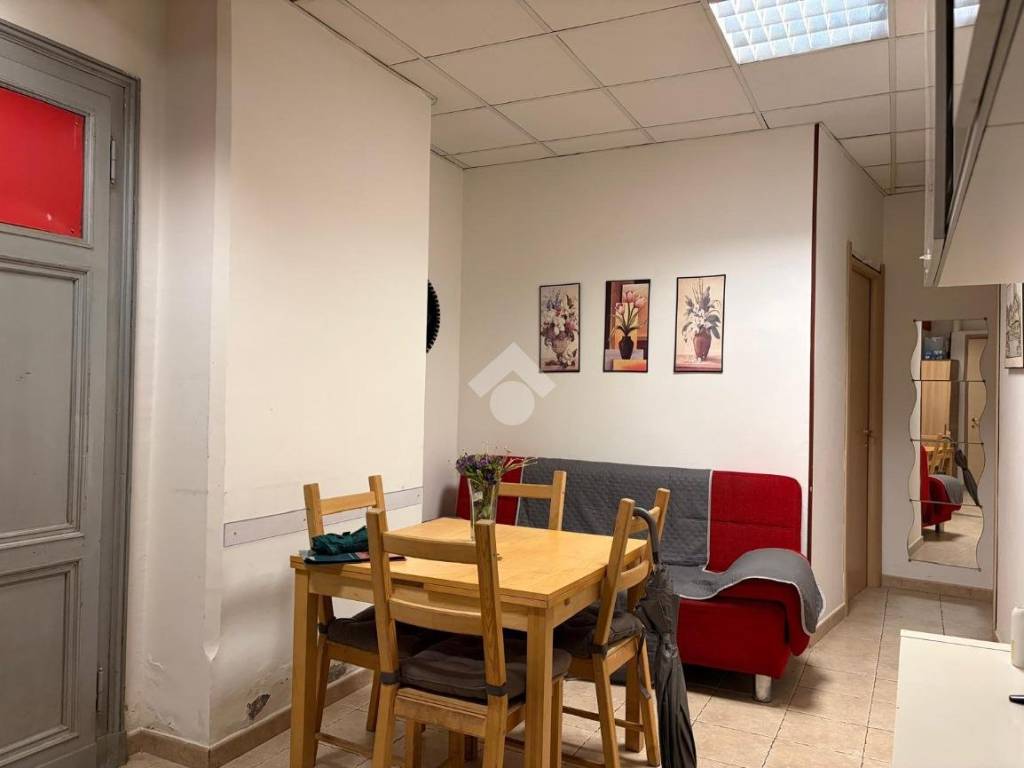 locale commerciale in vendita a Roma in zona Appio Latino