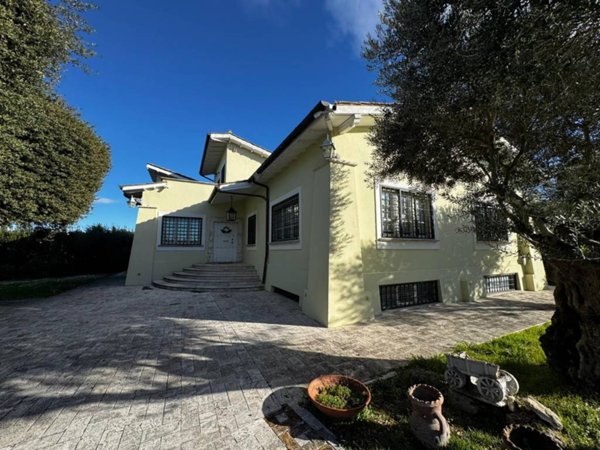 casa indipendente in vendita a Roma in zona Cesano
