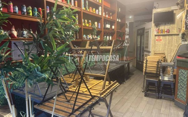 negozio in vendita a Roma in zona Torrevecchia
