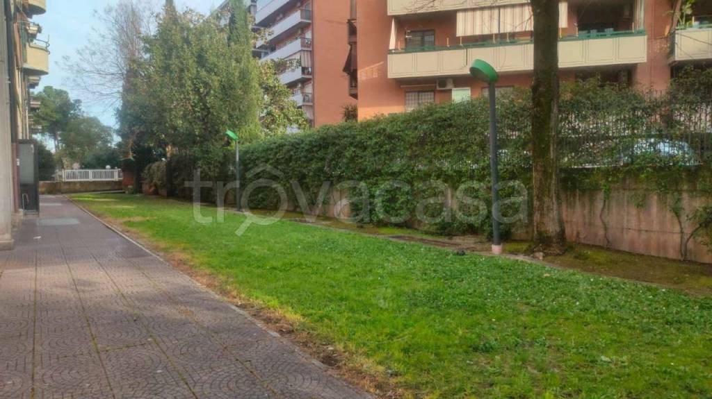 appartamento in vendita a Roma in zona Cinecittà