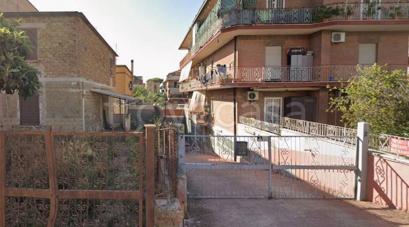 appartamento in vendita a Roma in zona Torre Angela