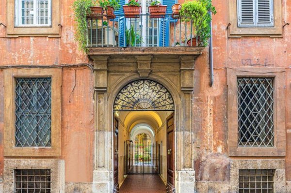 appartamento in vendita a Roma in zona Parione/Sant'Eustachio