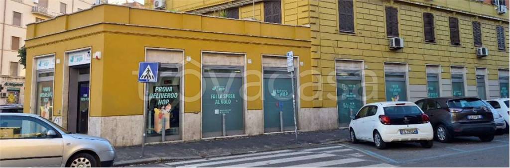 negozio in vendita a Roma in zona Tuscolano