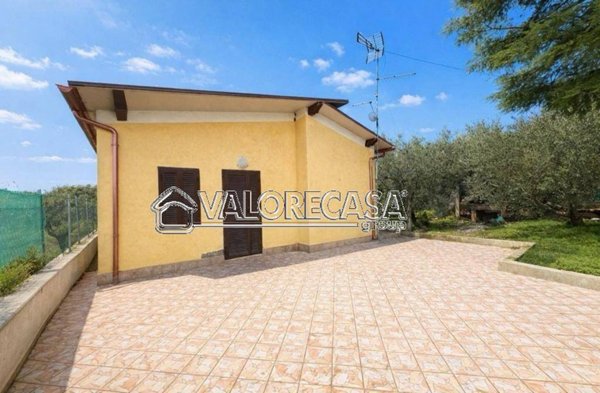 casa indipendente in vendita a Roma in zona Finocchio