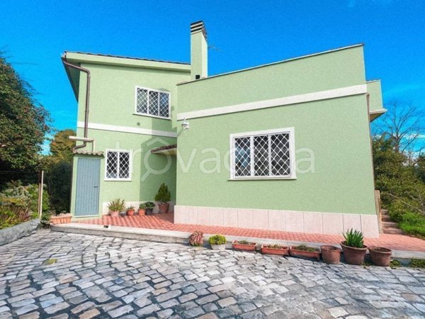 casa indipendente in vendita a Roma in zona Infernetto