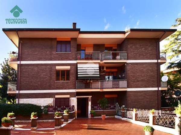appartamento in vendita a Roma in zona Appio Pignatelli