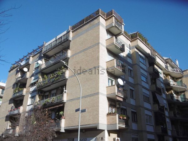 appartamento in vendita a Roma in zona Ardeatino