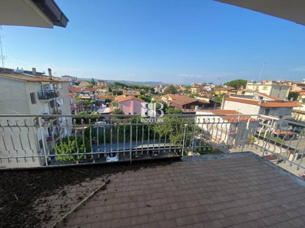 appartamento in vendita a Roma in zona Torrione Cerquetta