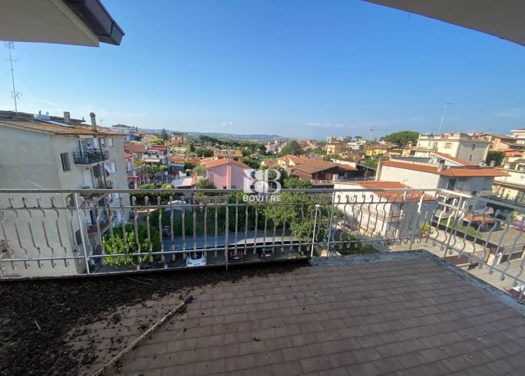 appartamento in vendita a Roma in zona Torrione Cerquetta