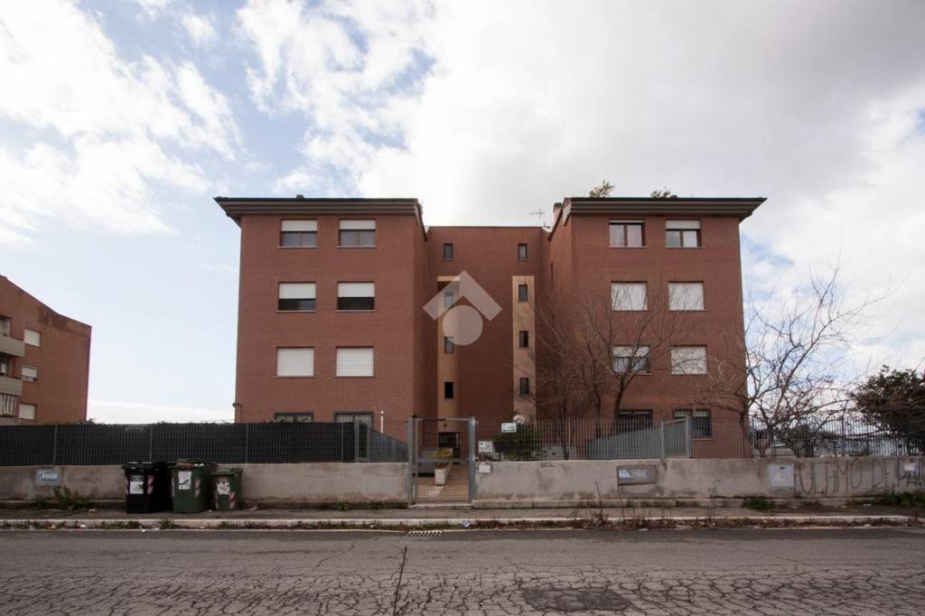 appartamento in vendita a Roma in zona Castelverde