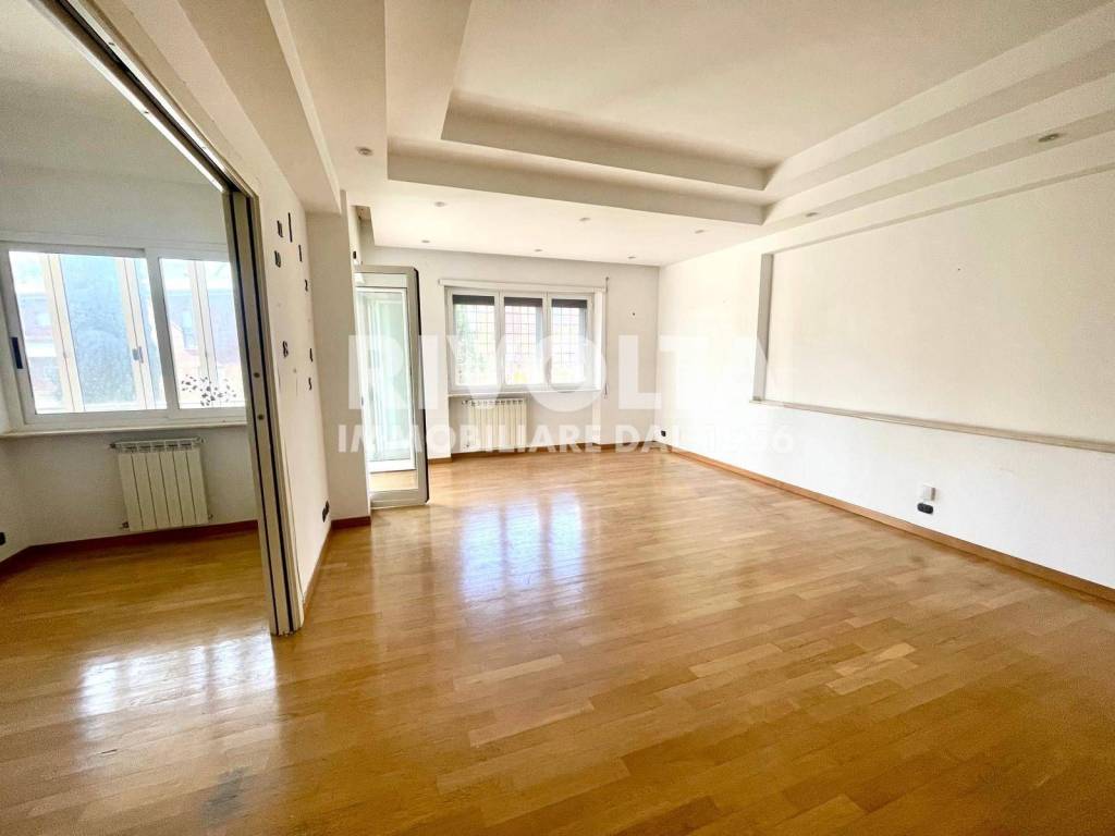appartamento in vendita a Roma in zona Tomba di Nerone