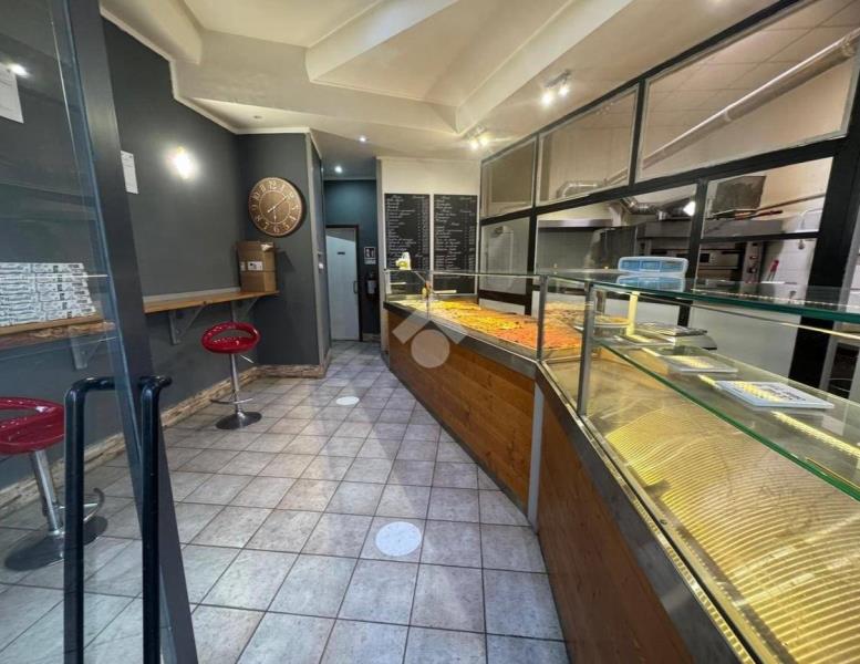 locale commerciale in vendita a Roma in zona Ostia