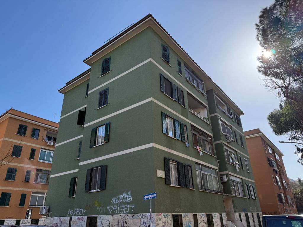appartamento in vendita a Roma in zona Ostiense