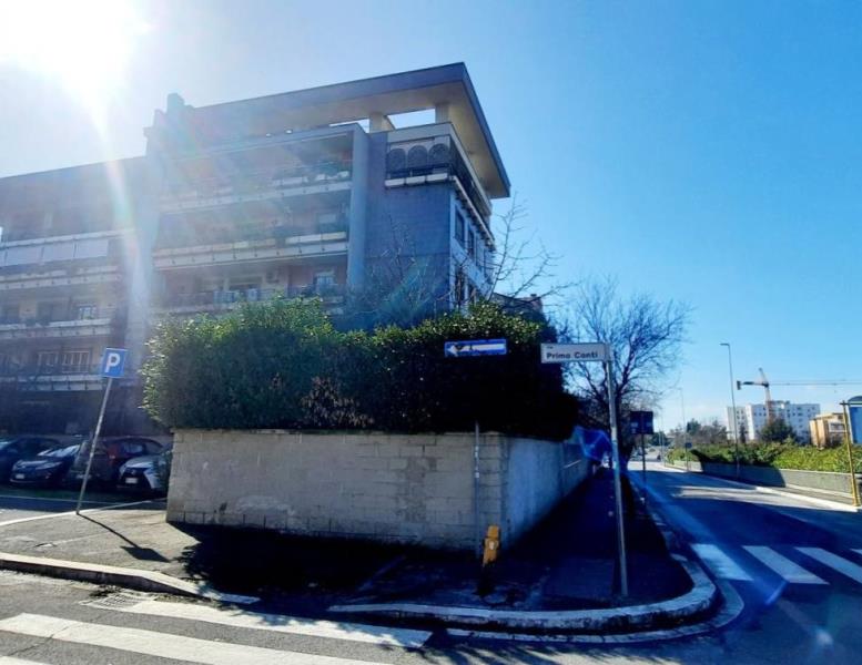 appartamento in vendita a Roma in zona Appio Claudio