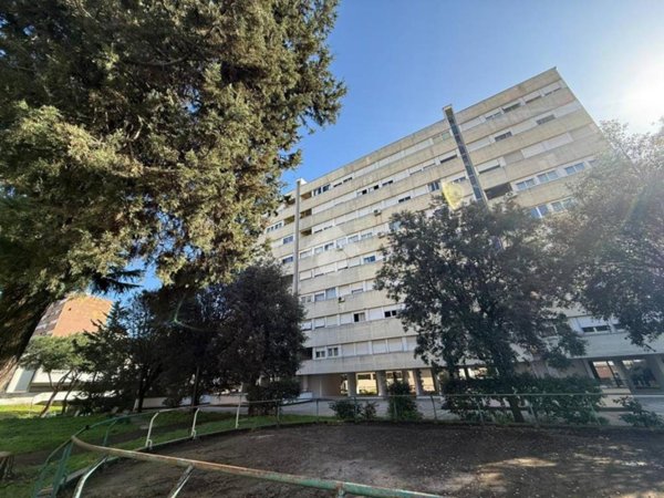 appartamento in vendita a Roma in zona Ostiense