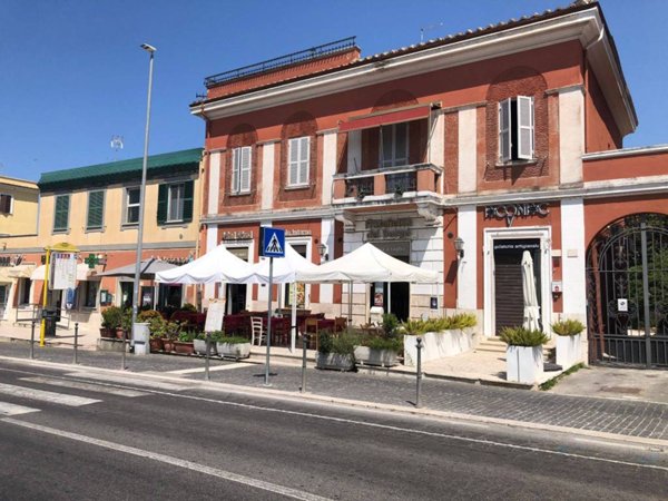negozio in vendita a Roma in zona Ostia