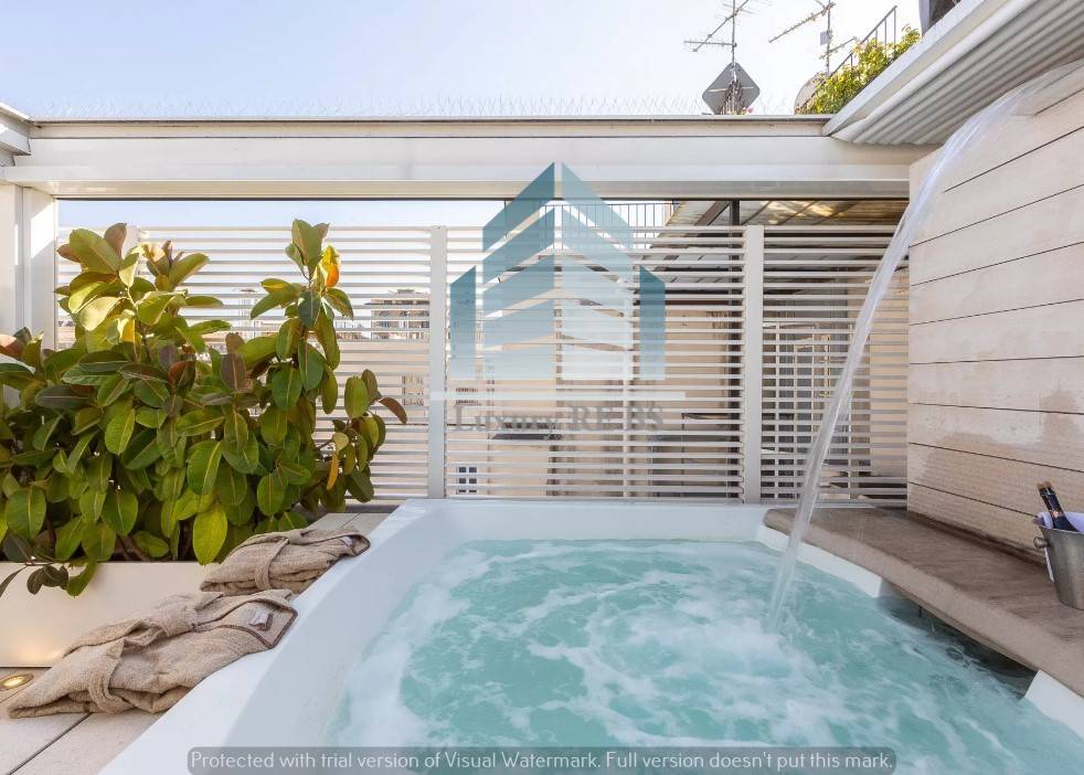 appartamento in vendita a Roma in zona Trevi-Colonna