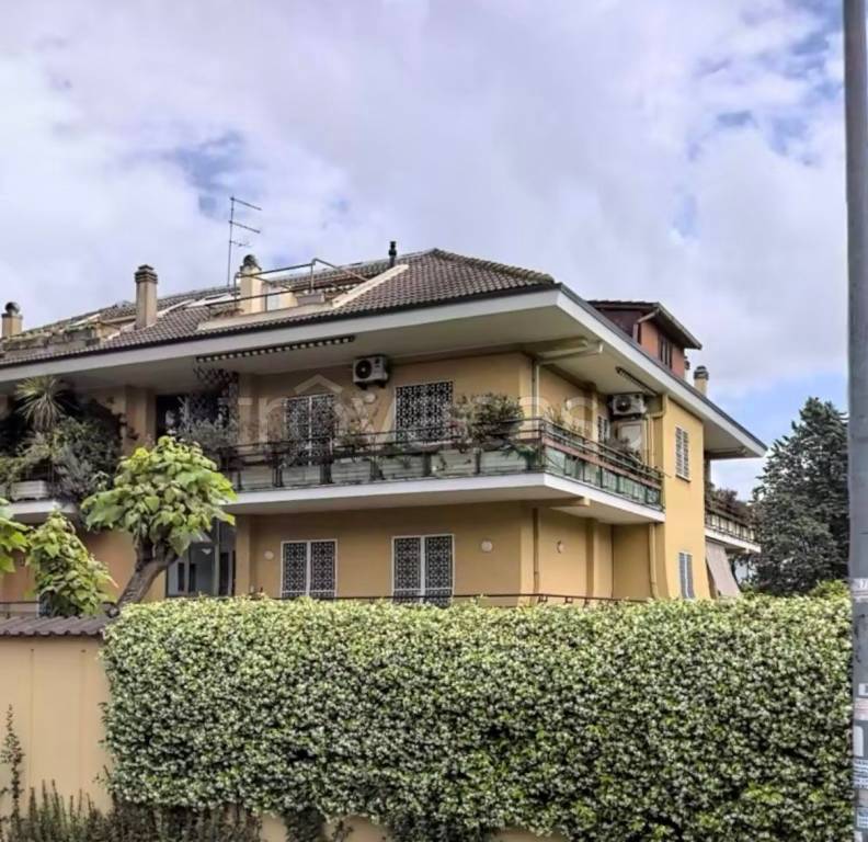appartamento in vendita a Roma in zona Mostacciano