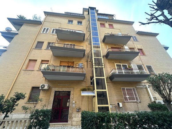 appartamento in vendita a Roma in zona Ostia