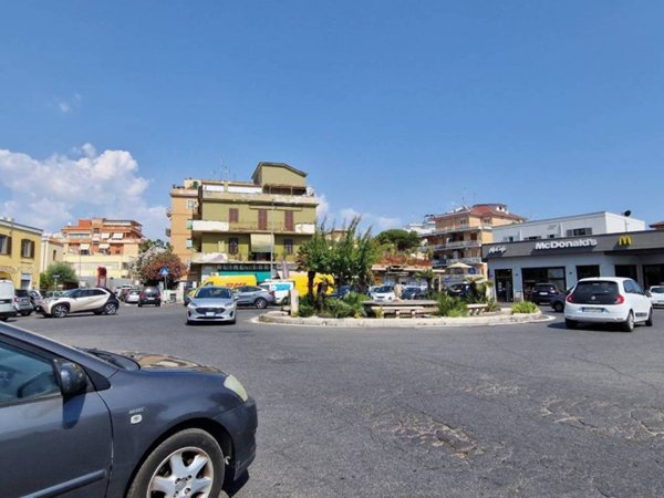 locale commerciale in vendita a Roma in zona Torrevecchia