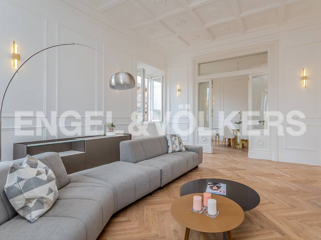 appartamento in vendita a Roma in zona Trevi-Colonna