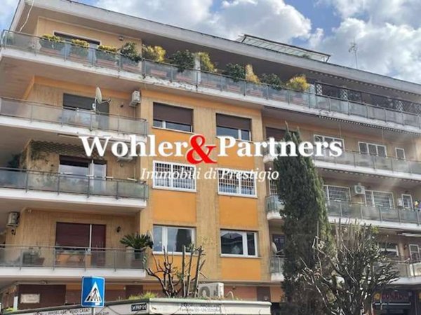appartamento in vendita a Roma in zona Tomba di Nerone