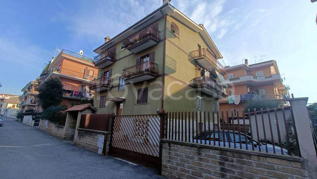 appartamento in vendita a Roma in zona Casalotti