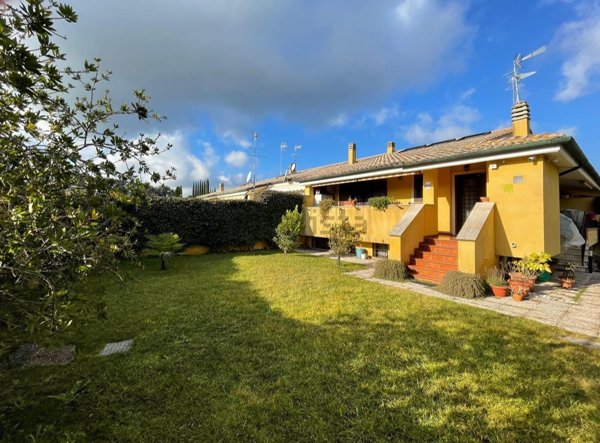 casa indipendente in vendita a Roma in zona Giuliano Dalmata