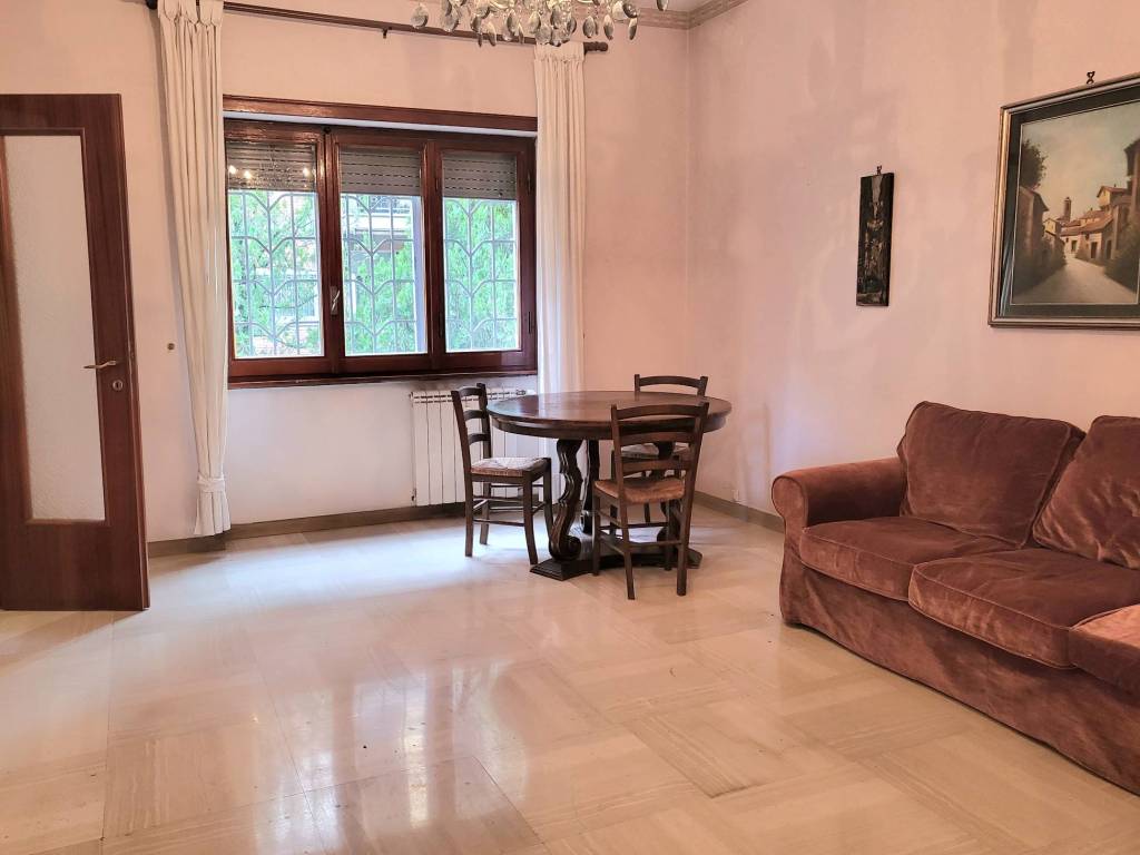 appartamento in vendita a Roma in zona Appio Claudio