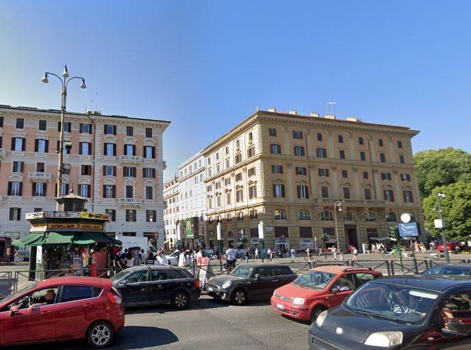 intera palazzina in vendita a Roma in zona Rione Monti/Campitelli