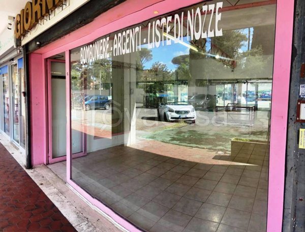 negozio in vendita a Roma in zona Tomba di Nerone