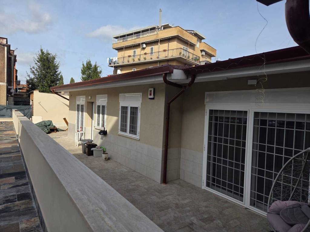 appartamento in vendita a Roma in zona Torre Angela