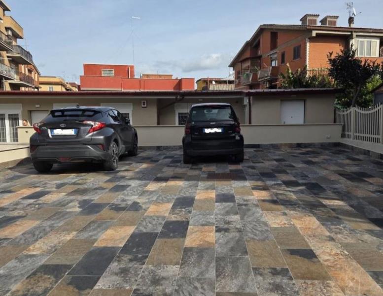 appartamento in vendita a Roma in zona Torre Angela