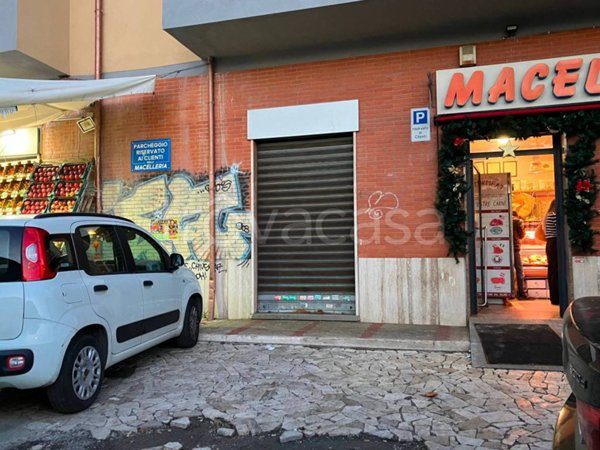 negozio in vendita a Roma in zona Borghesiana