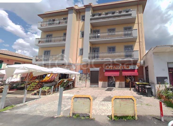 negozio in vendita a Roma in zona Borghesiana