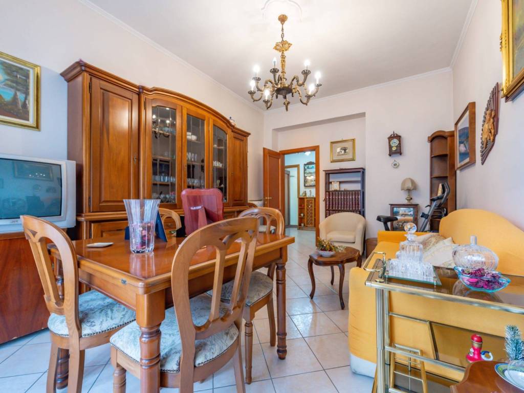 appartamento in vendita a Roma in zona Ardeatino