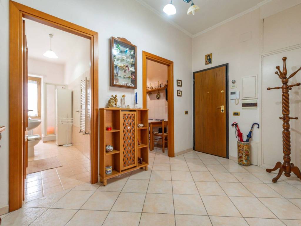 appartamento in vendita a Roma in zona Ardeatino