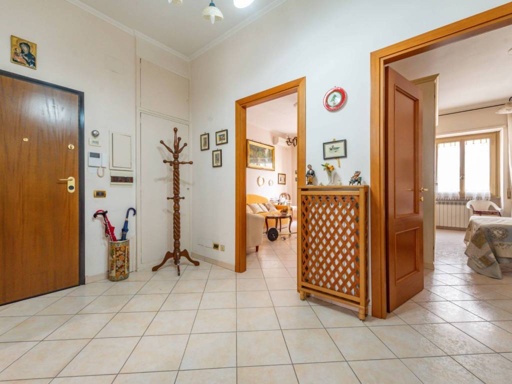 appartamento in vendita a Roma in zona Ardeatino