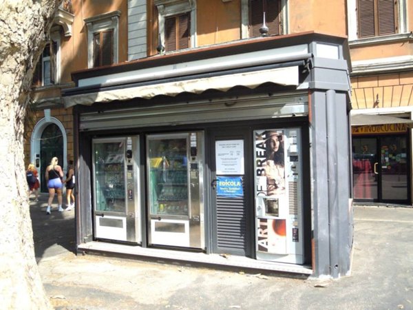 negozio in vendita a Roma in zona Rione Prati