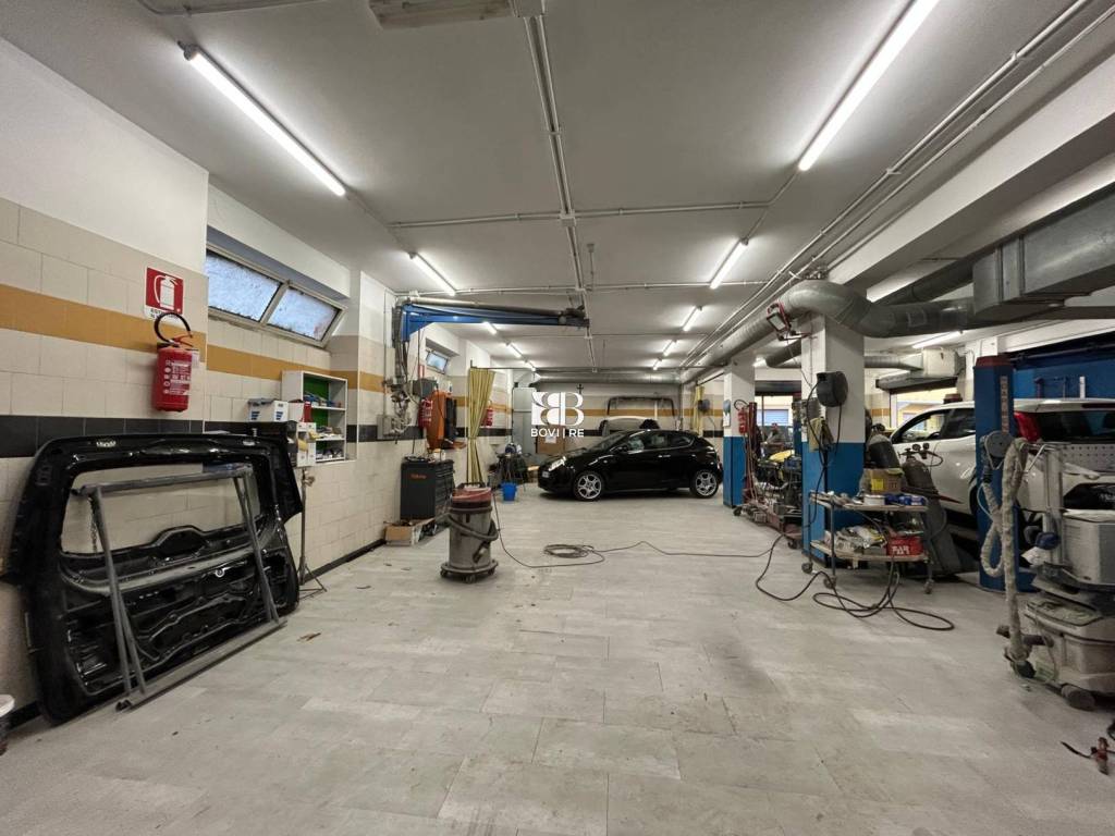 negozio in vendita a Roma in zona Appio Latino