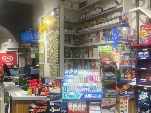 negozio in vendita a Roma in zona Rione Prati