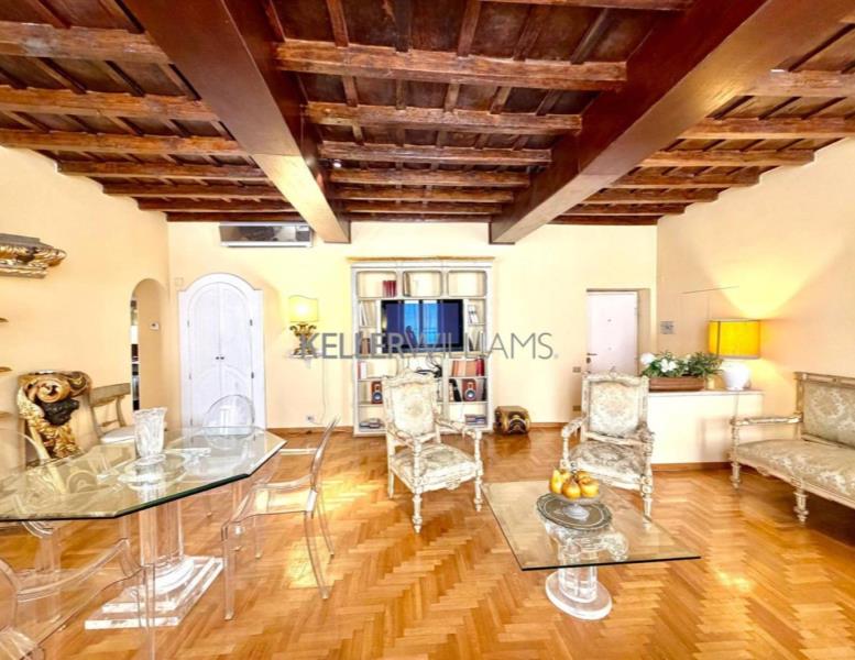 appartamento in vendita a Roma in zona Trevi-Colonna