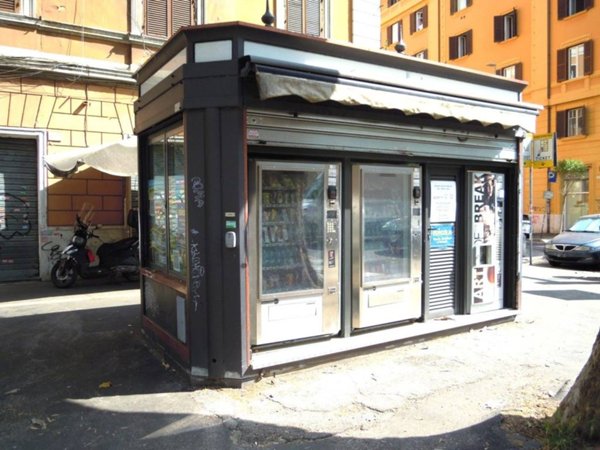 negozio in vendita a Roma in zona Rione Prati