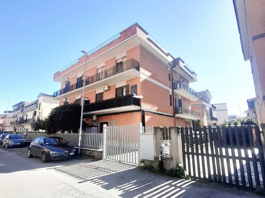 appartamento in vendita a Roma in zona Borghesiana