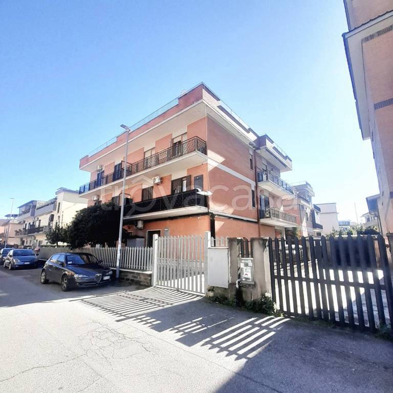 appartamento in vendita a Roma in zona Finocchio