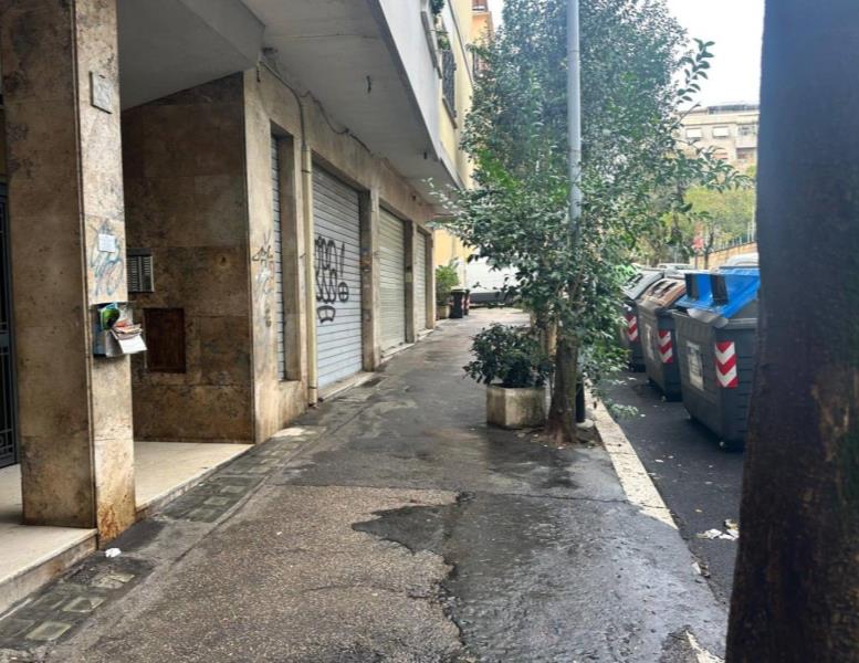 negozio in vendita a Roma in zona Ostiense